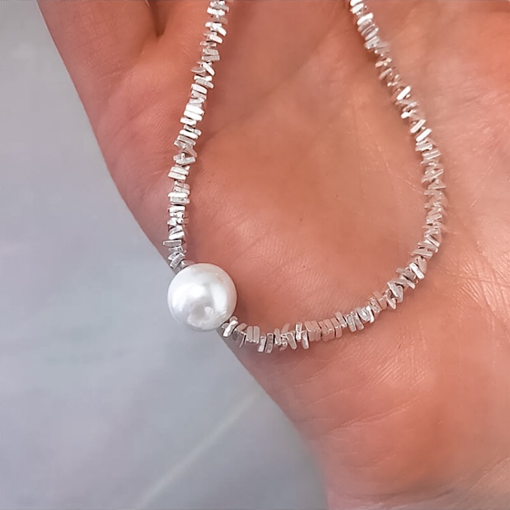 ⚜️𝟯𝟬%𝗢𝗙𝗙 𝗯𝘂𝗻𝗱𝗹𝗲𝘀 𝟯+⚜️ NEW Large Pearl Silver Acrylic Necklace - Picture 4 of 10